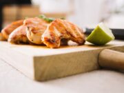 Запекаем филе куриного бедра в духовке