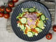 Салат с ветчиной и свежими огурцами: рецепт