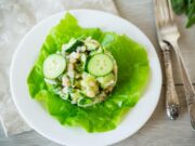 Салат из курицы и соленого огурца