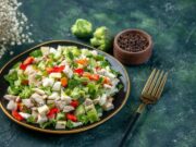 Салат с курицей и зеленым луком