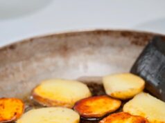 Как запечь картофель в рукаве в духовке