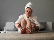 Чешется пятка на левой ноге: народные приметы и суеверия