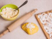 Дрожжевое тесто на сметане для пирожков