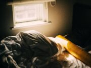 Мокрый потолок во сне: толкование сна