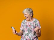 Как оригинально сохранить бабушку в контактах телефона