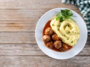 Тефтели из индейки в сметанном соусе