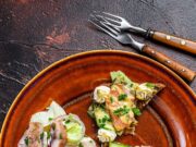 Салат из печени трески и крабовых палочек