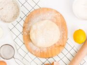 Тесто для пирогов на кислом молоке