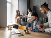 Игры без карт и фишек: веселье за столом