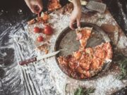 Пицца на батоне в духовке: простой рецепт