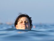 Видеть во сне плавание по воде: толкование сна