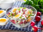 Салат из ветчины, сыра и яиц