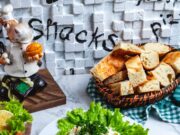 Чесночный салат с сыром и яйцом