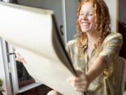 К чему снится клеить обои: толкование сна