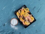 Время приготовления морского коктейля на сковороде