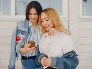 Запись подруги в телефоне: современные способы