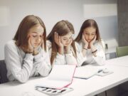 Встреча с бывшими одноклассниками во сне: толкование