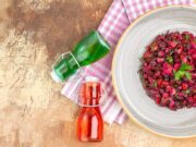 Классический винегрет с горошком и огурцами