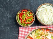 Рецепт рисовой лапши с курицей и овощами