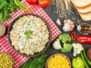 Оливье с колбасой и солеными огурцами: классический рецепт