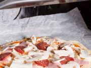 Пышная пицца на дрожжах в духовке