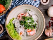 Морской салат с кальмарами и крабовыми палочками