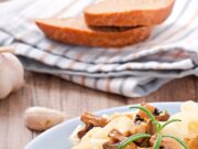 Паста с грибами и сметаной