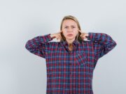 Какое ухо горит при упоминании