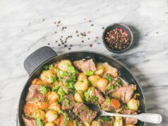 Жаркое из индейки и картошки