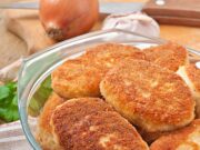 Свиные и говяжьи котлеты в духовке