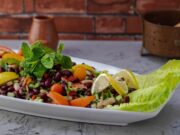 Салат с фасолью и огурцами