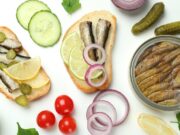 Ингредиенты для бутербродов со шпротами