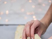 Формирование булочек с сахаром