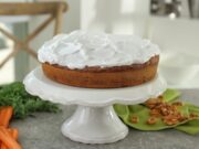 Торт с бисквитом и кремом