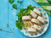 Рулет из огурца с творожным кремом