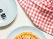 Картофельная лепешка на сковороде