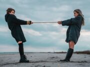 Мечи: перевернутая символика в отношениях