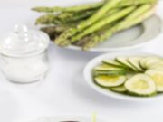 Яйцо, горошек, огурец: свежий салат на лето