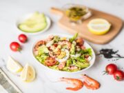 Овощной салат с креветками