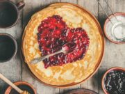 Пирог без яиц с вареньем