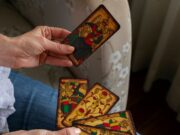 Расклад Таро: как он влияет на отношения