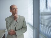 Снится седой мужчина: толкование сна