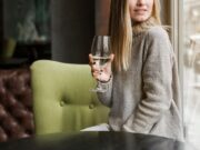 Белое вино во сне: миф или реальность?