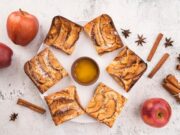 Булочки с корицей и яблоками