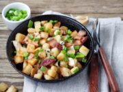 Картошка с капустой в сковороде