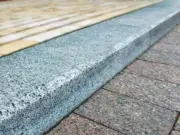 Бордюрный гранитный камень: надежный материал для ландшафтного дизайна